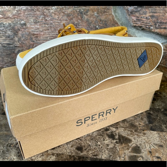 NEW Sperry Crest Boat Barrel Tie Lace Sneaker - Picture 9 of 10